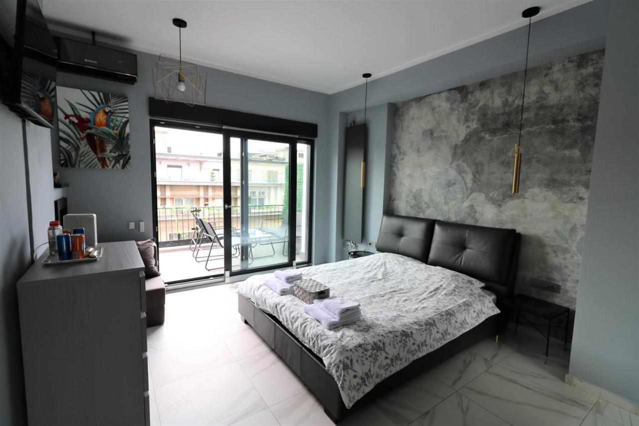 Deluxe Skyline Retreat Studio - Old Town Bukares Bagian luar foto