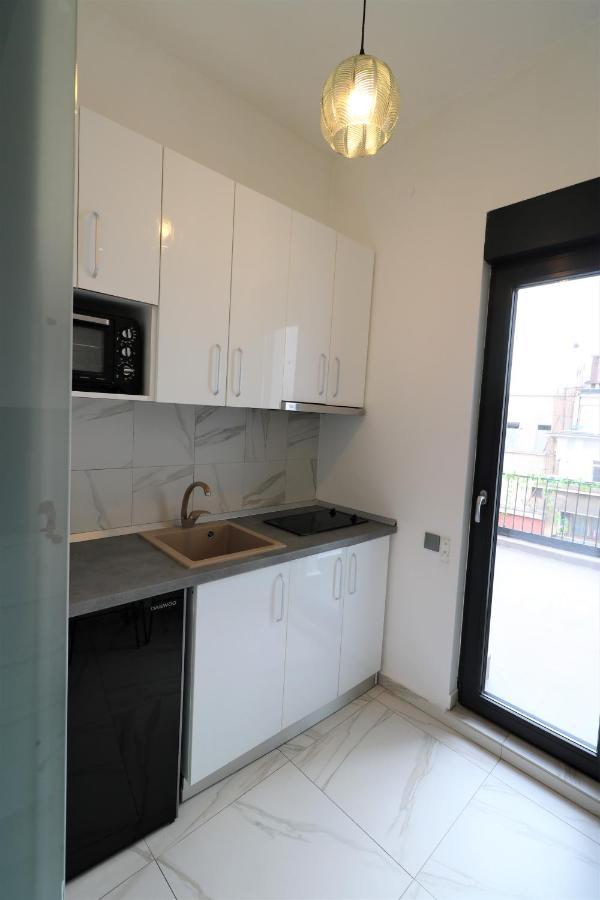Deluxe Skyline Retreat Studio - Old Town Bukares Bagian luar foto