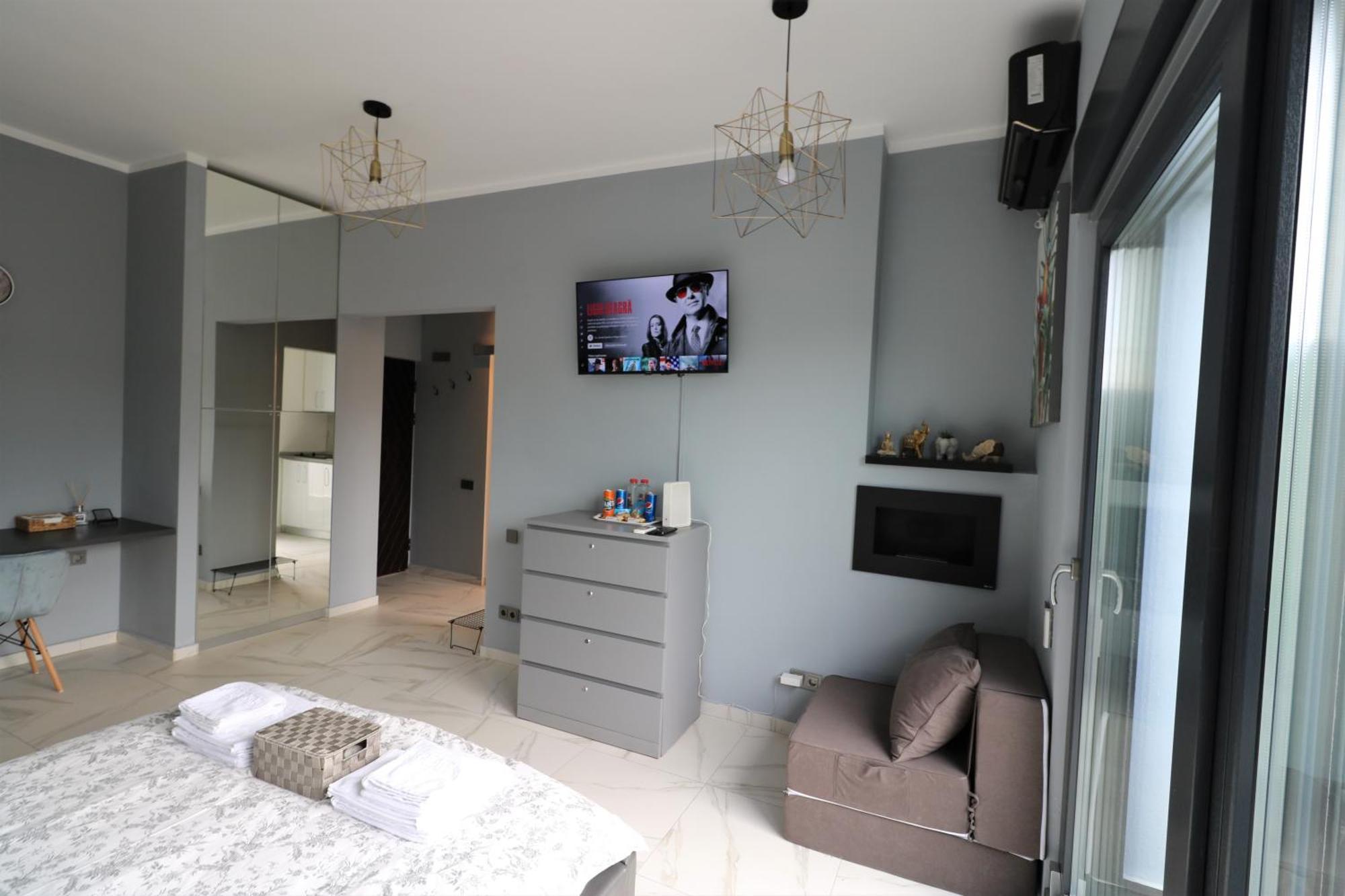 Deluxe Skyline Retreat Studio - Old Town Bukares Bagian luar foto