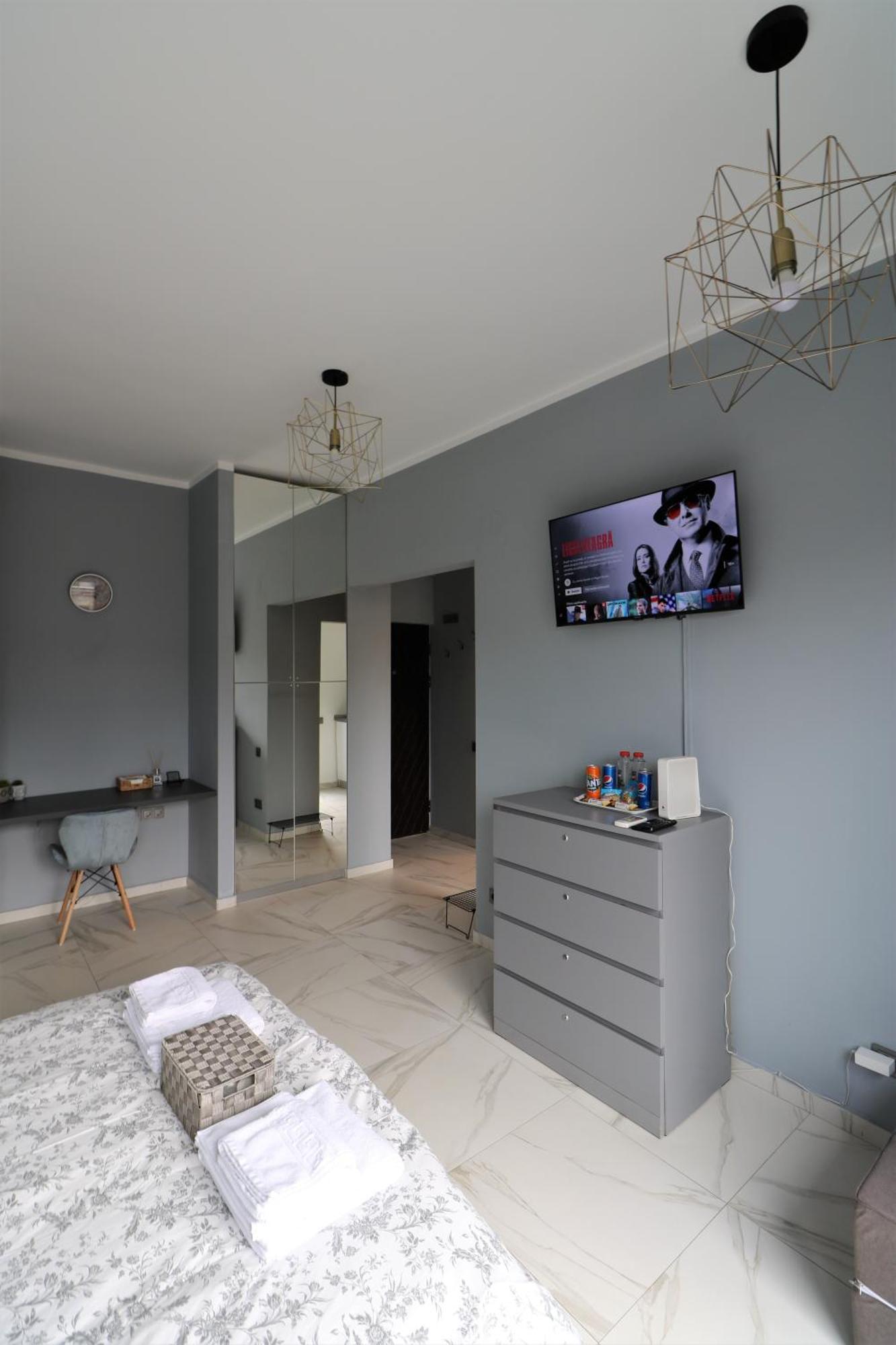 Deluxe Skyline Retreat Studio - Old Town Bukares Bagian luar foto
