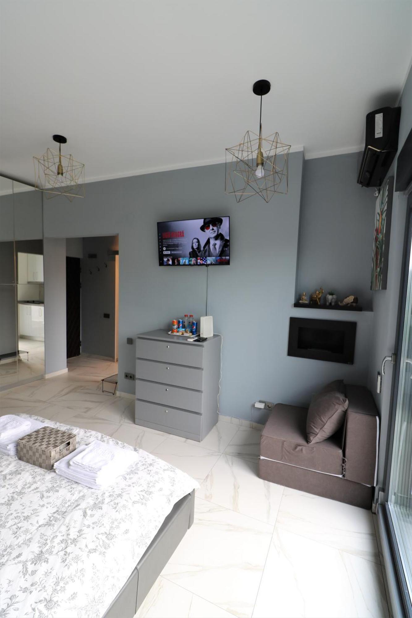 Deluxe Skyline Retreat Studio - Old Town Bukares Bagian luar foto