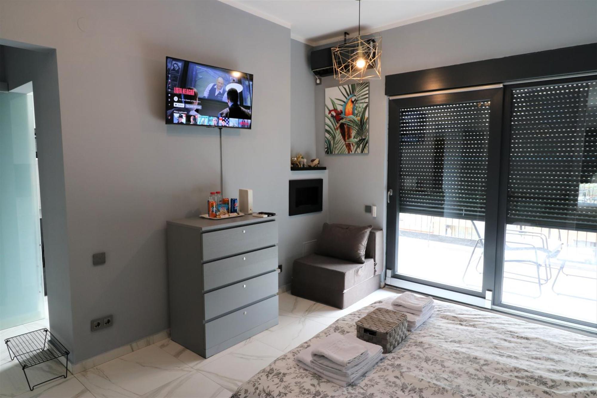 Deluxe Skyline Retreat Studio - Old Town Bukares Bagian luar foto
