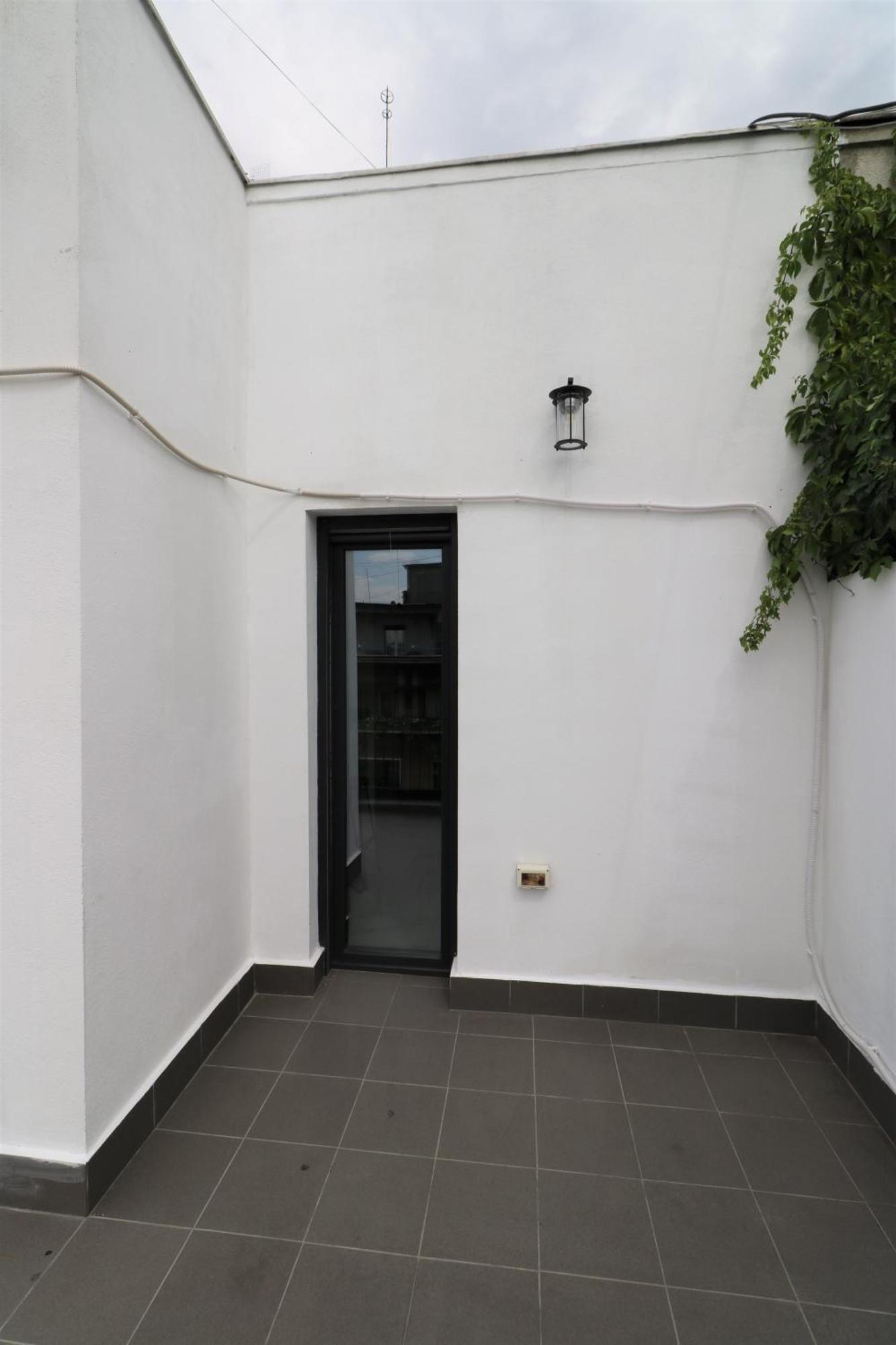 Deluxe Skyline Retreat Studio - Old Town Bukares Bagian luar foto