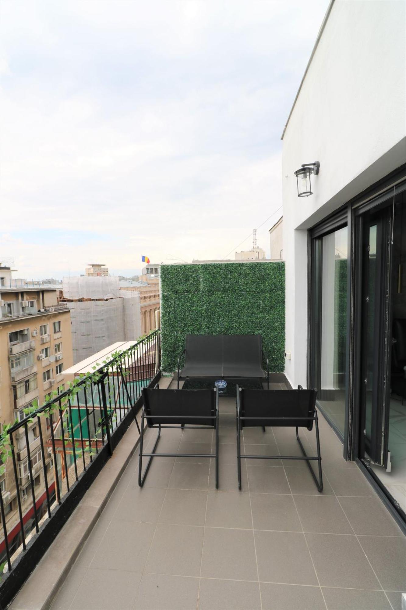 Deluxe Skyline Retreat Studio - Old Town Bukares Bagian luar foto