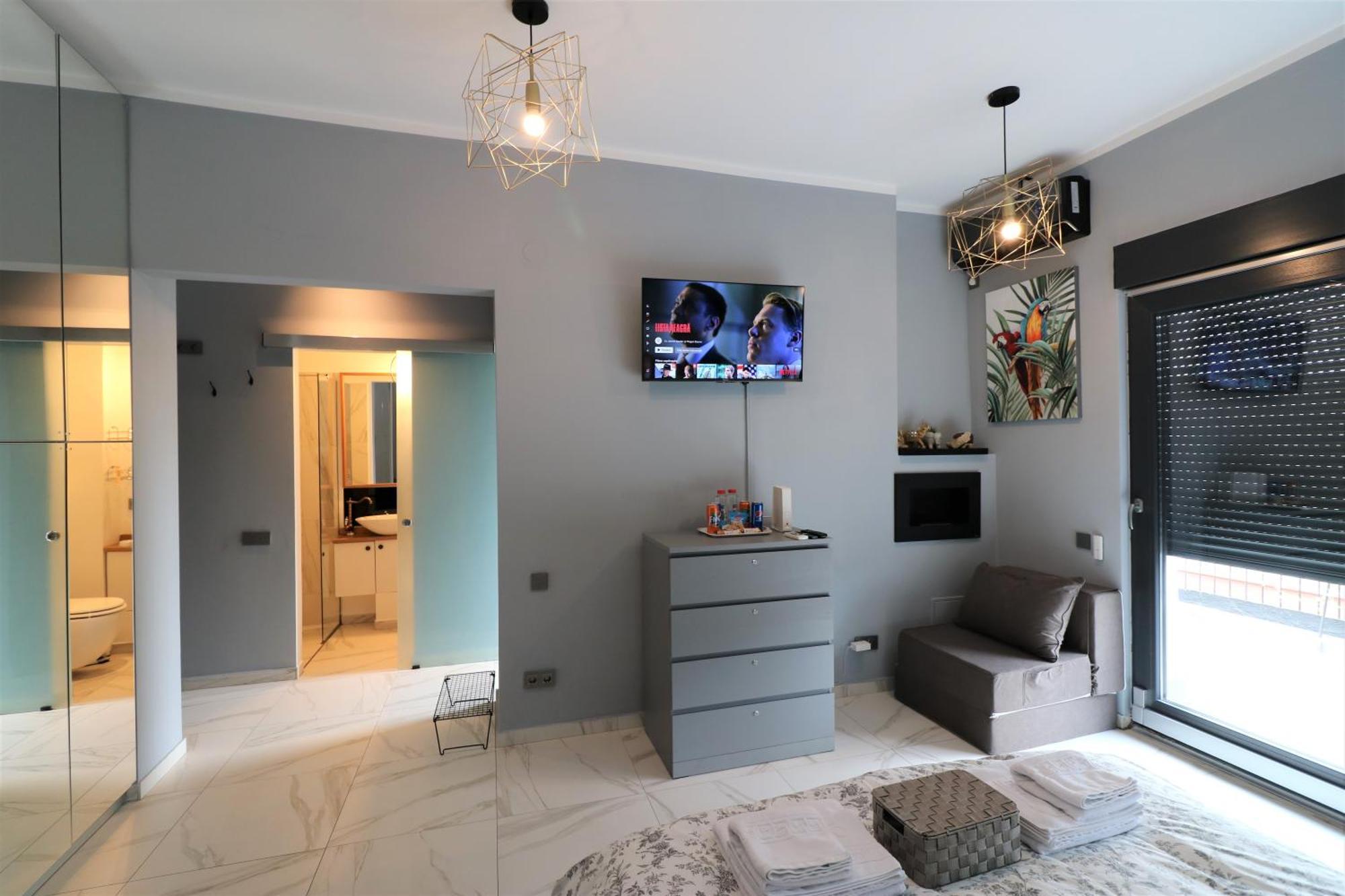 Deluxe Skyline Retreat Studio - Old Town Bukares Bagian luar foto