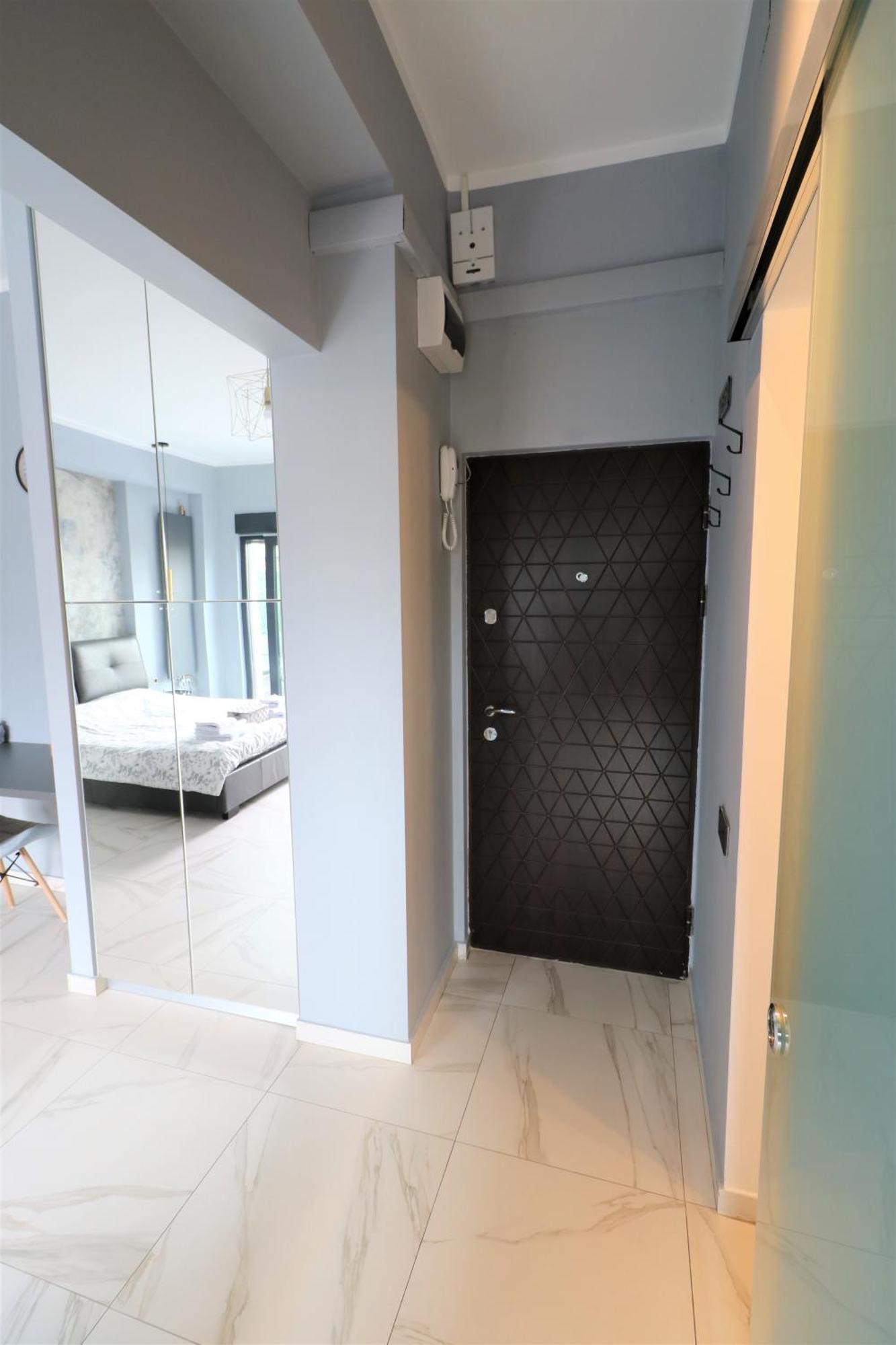 Deluxe Skyline Retreat Studio - Old Town Bukares Bagian luar foto