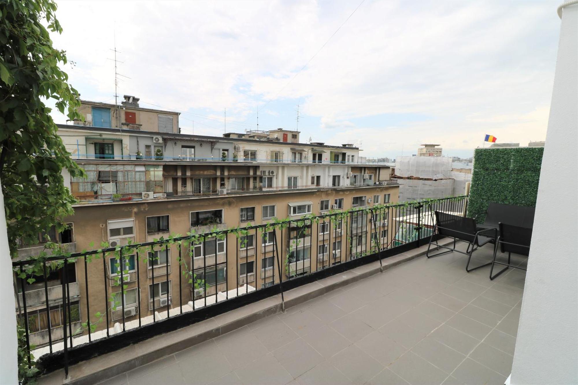 Deluxe Skyline Retreat Studio - Old Town Bukares Bagian luar foto