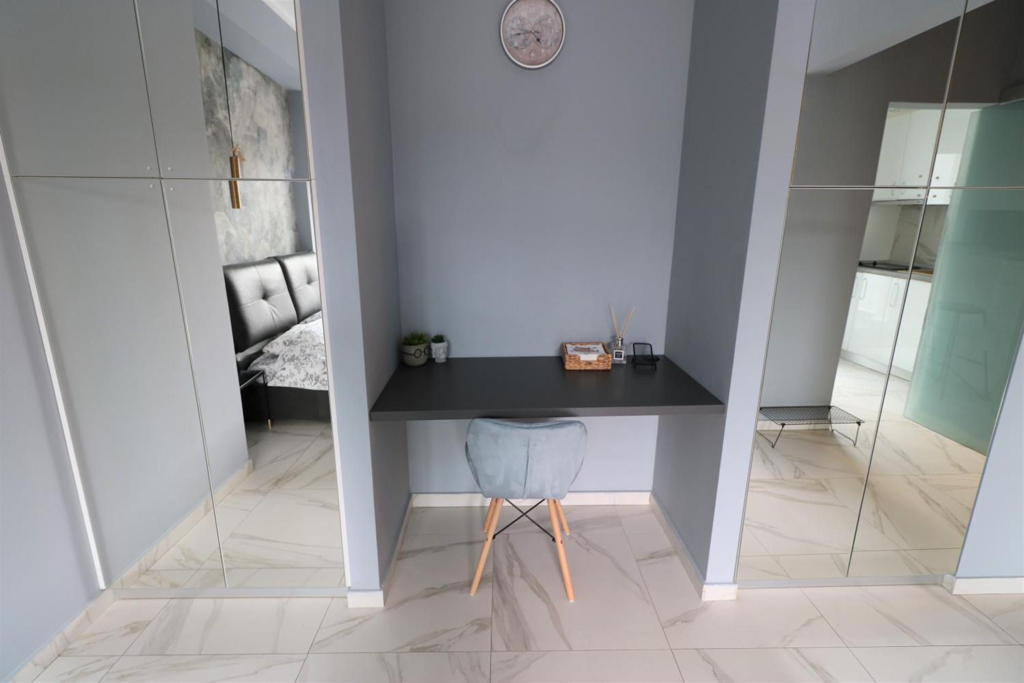 Deluxe Skyline Retreat Studio - Old Town Bukares Bagian luar foto